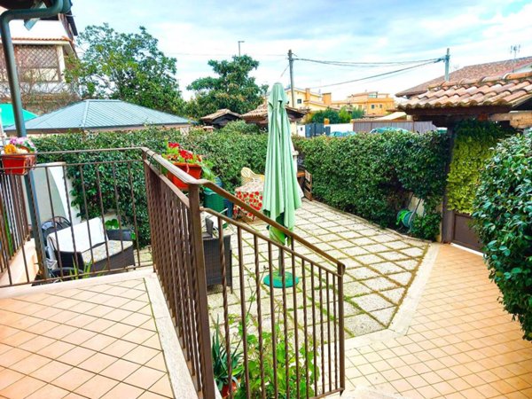 casa indipendente in vendita a Roma in zona Colle del Sole