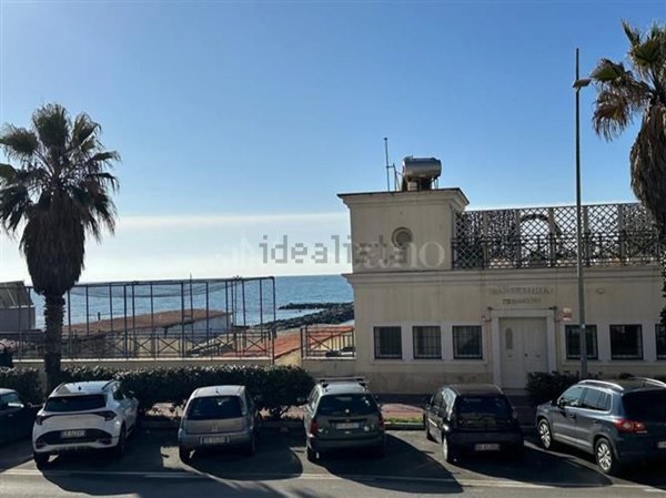 casa indipendente in vendita a Roma in zona Ostia