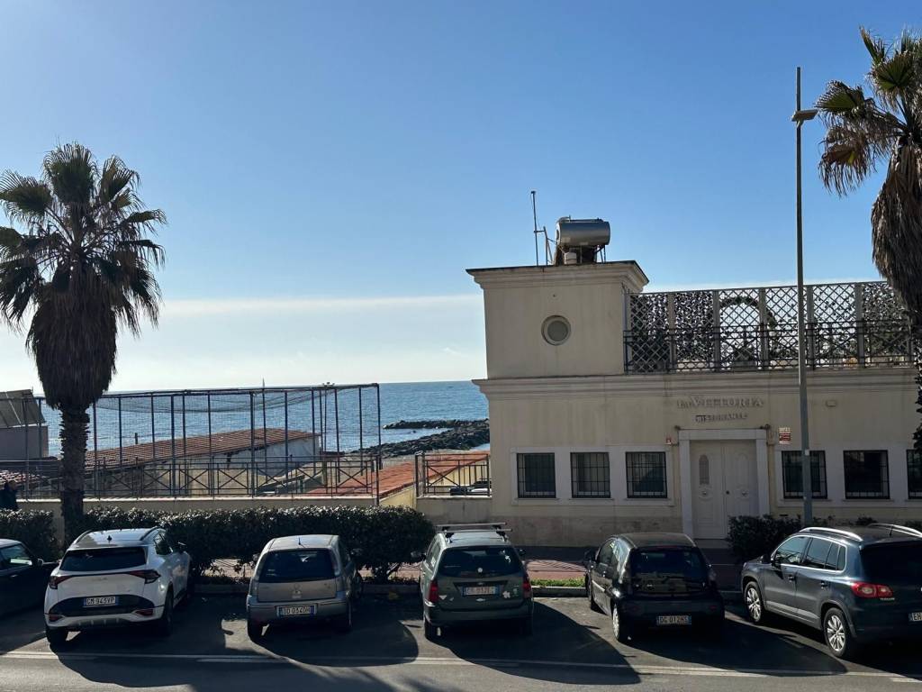 casa indipendente in vendita a Roma in zona Ostia