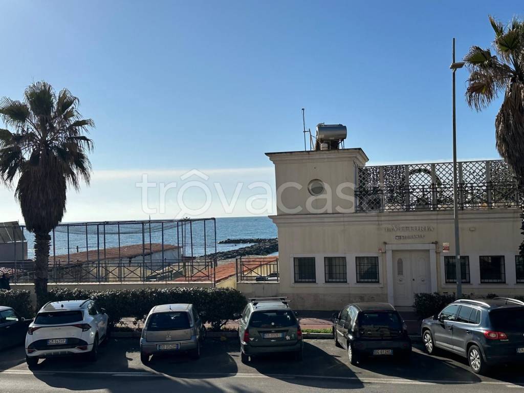 appartamento in vendita a Roma in zona Ostia