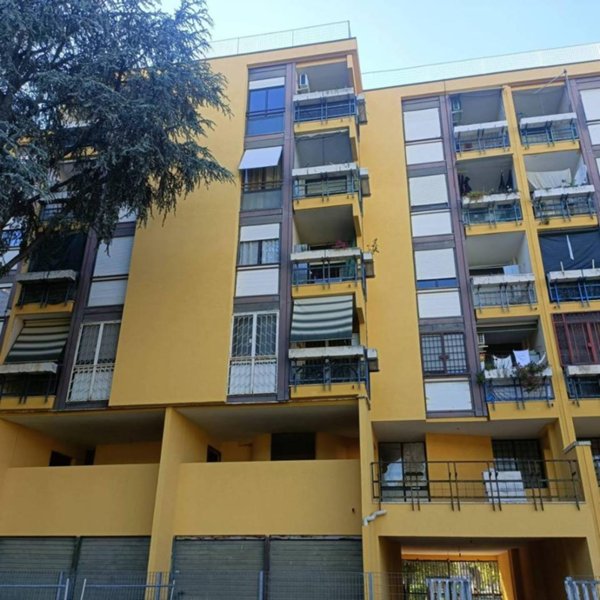 appartamento in vendita a Roma in zona Torre Angela