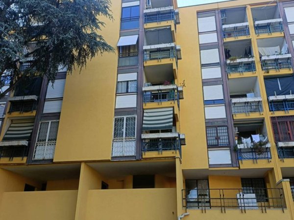 appartamento in vendita a Roma in zona Torre Angela