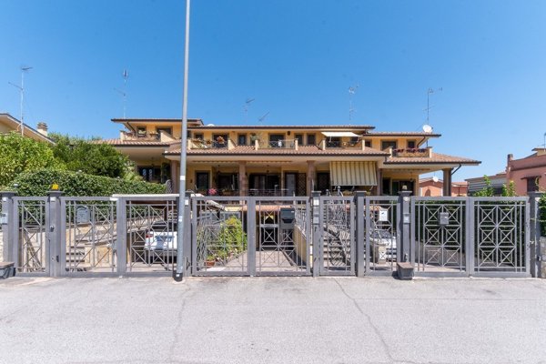 appartamento in vendita a Roma in zona Valle Muricana