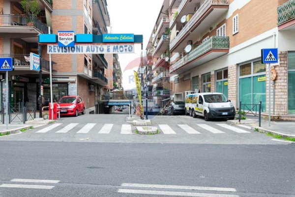 negozio in vendita a Roma in zona Collatino
