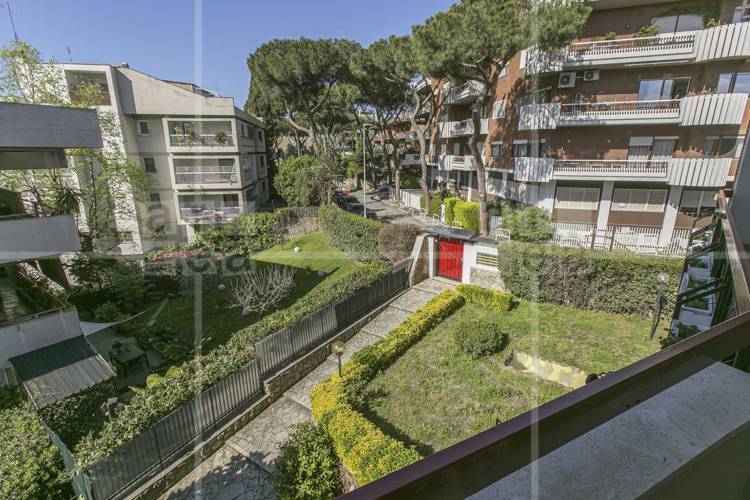 appartamento in vendita a Roma in zona Mostacciano