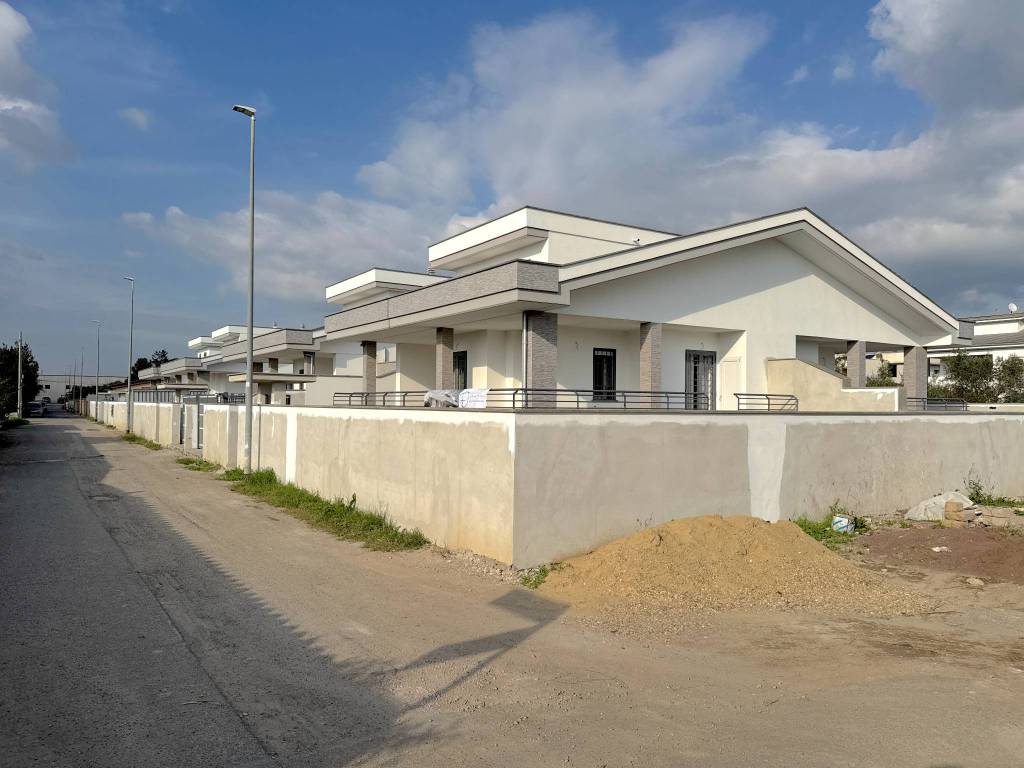 casa indipendente in vendita a Roma in zona Casal Palocco