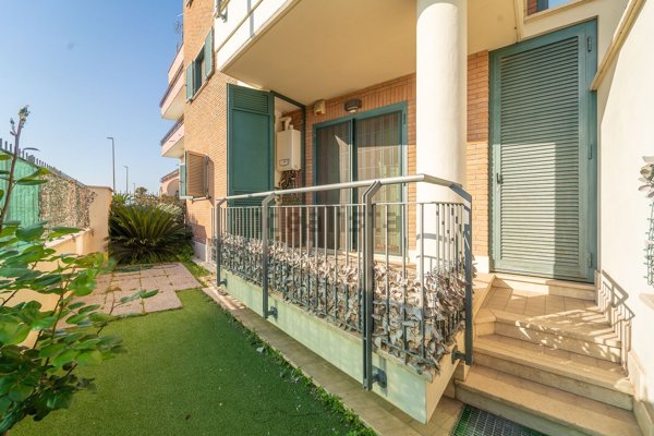 appartamento in vendita a Roma in zona Torre Gaia
