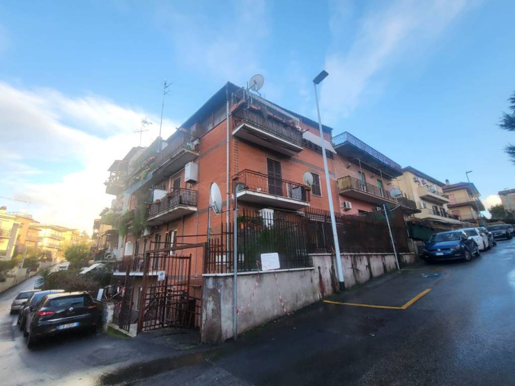 appartamento in vendita a Roma in zona Sette Bagni