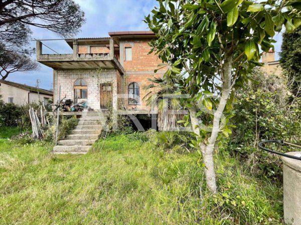 casa indipendente in vendita a Roma in zona Infernetto