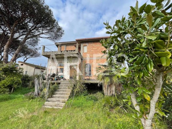 casa indipendente in vendita a Roma in zona Infernetto