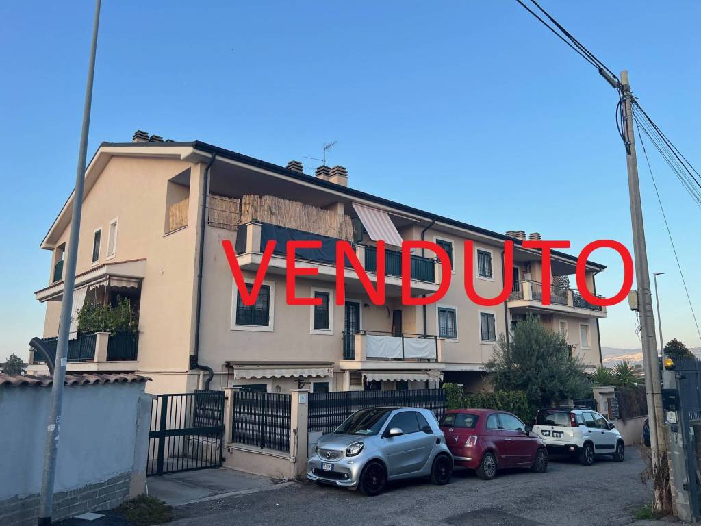 appartamento in vendita a Roma in zona Castelverde