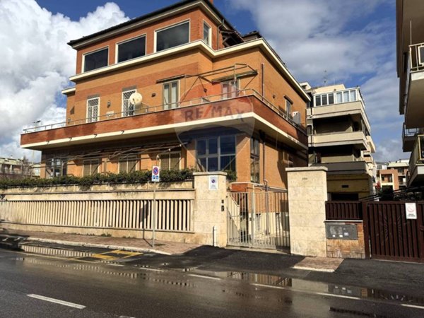 casa indipendente in vendita a Roma in zona Ostia