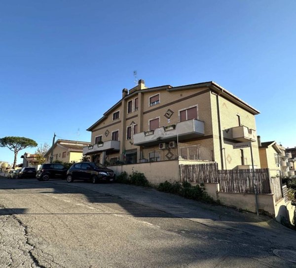 appartamento in vendita a Roma in zona Casalotti