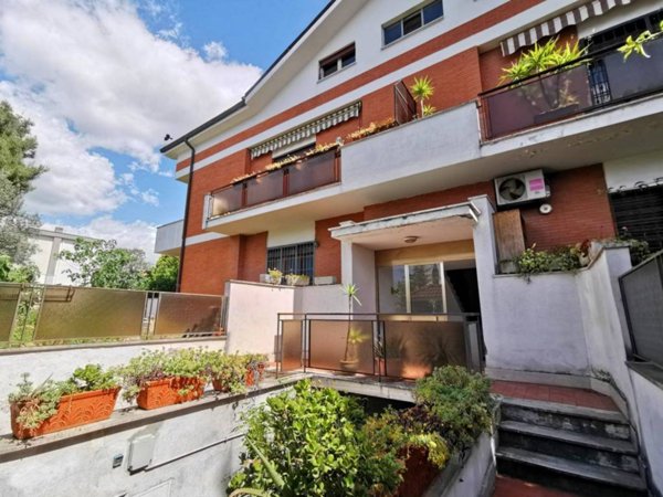 appartamento in vendita a Roma in zona Axa