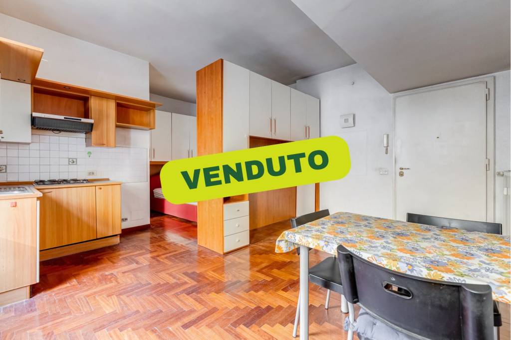 appartamento in vendita a Roma in zona Appio Latino