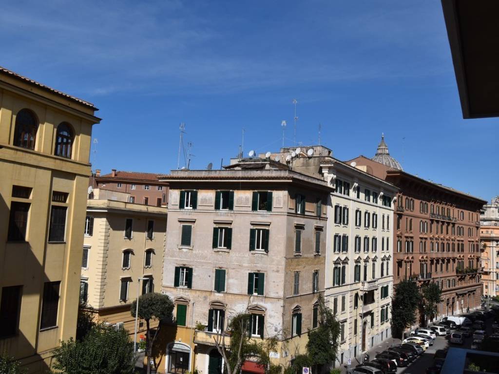 locale commerciale in vendita a Roma in zona Aurelio
