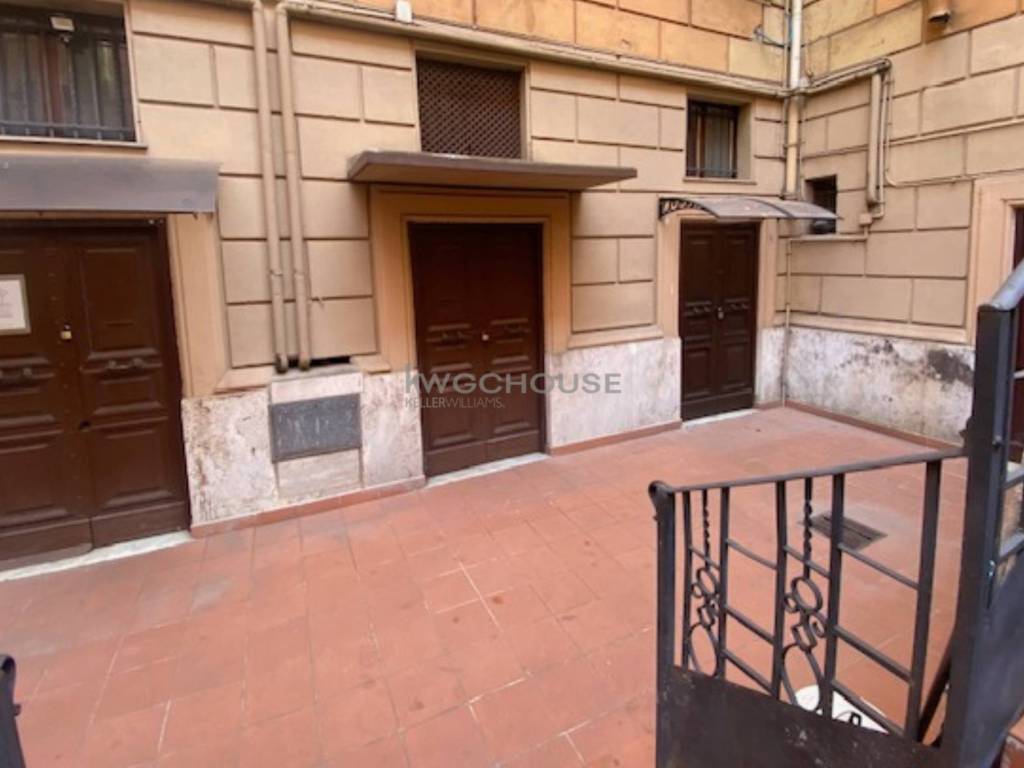 negozio in vendita a Roma in zona Esquilino