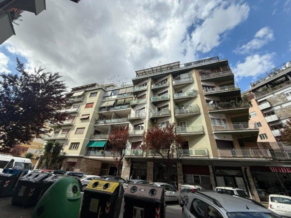 locale commerciale in vendita a Roma