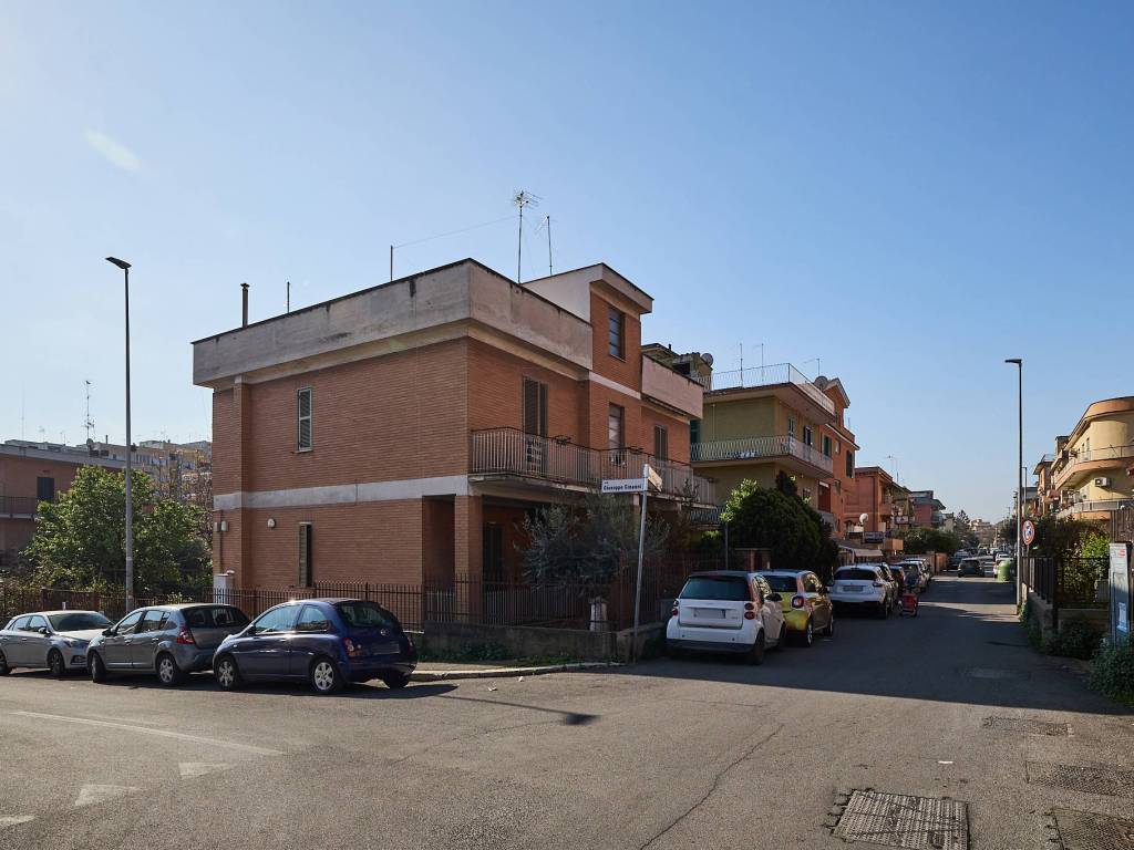 appartamento in vendita a Roma in zona Torre Maura