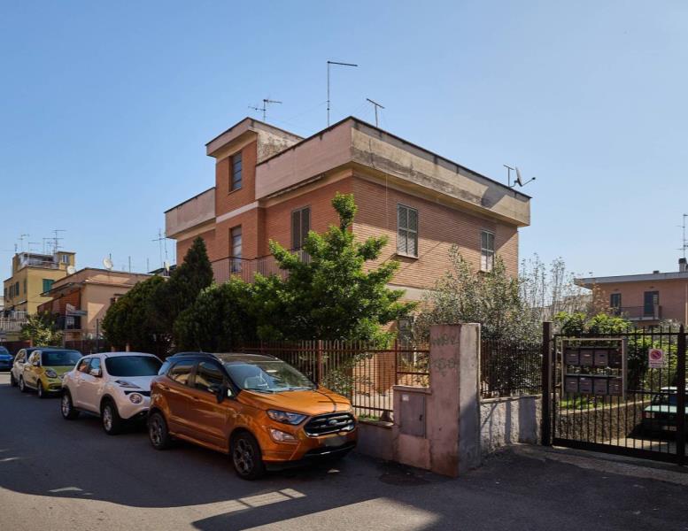 appartamento in vendita a Roma in zona Torre Maura