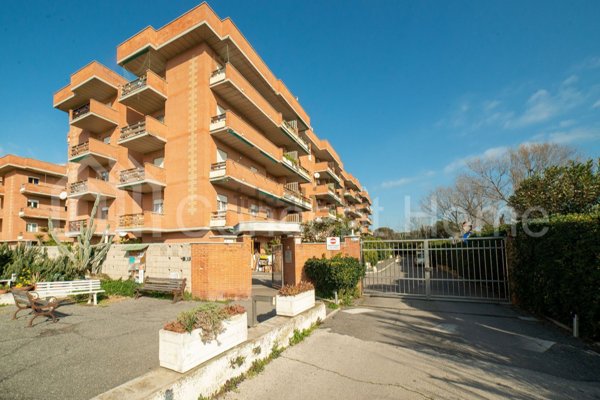 appartamento in vendita a Roma in zona Lido di Castel Fusano