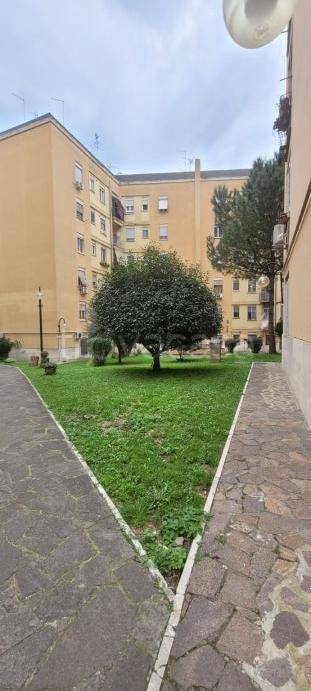 appartamento in vendita a Roma in zona Cinecittà