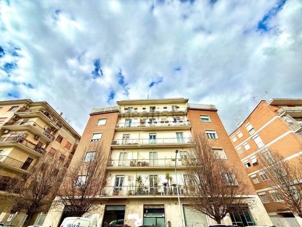 appartamento in vendita a Roma in zona Appio Latino