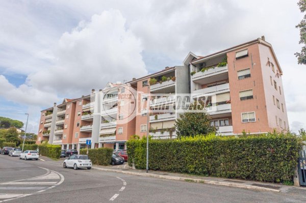 appartamento in vendita a Roma in zona Corviale