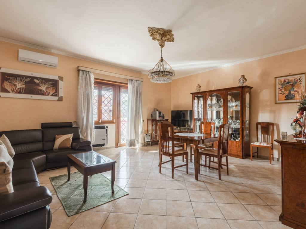appartamento in vendita a Roma in zona Finocchio