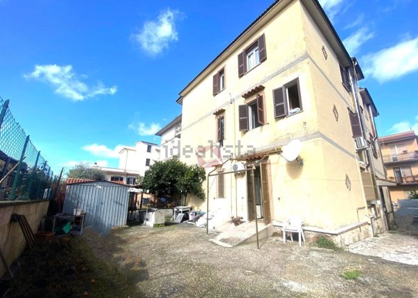 appartamento in vendita a Roma in zona Finocchio