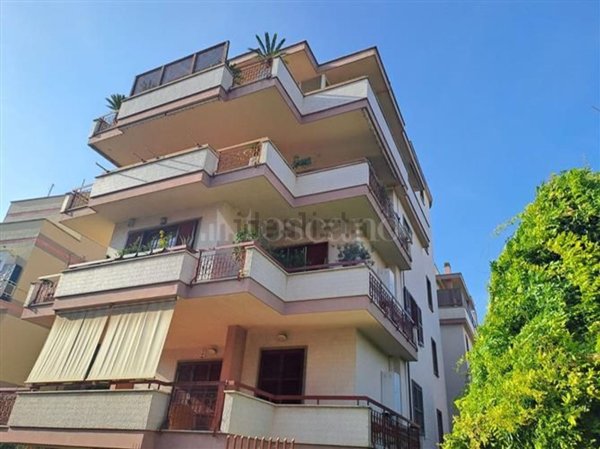 appartamento in vendita a Roma in zona Ostia