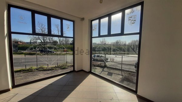locale commerciale in vendita a Roma in zona Prima Porta