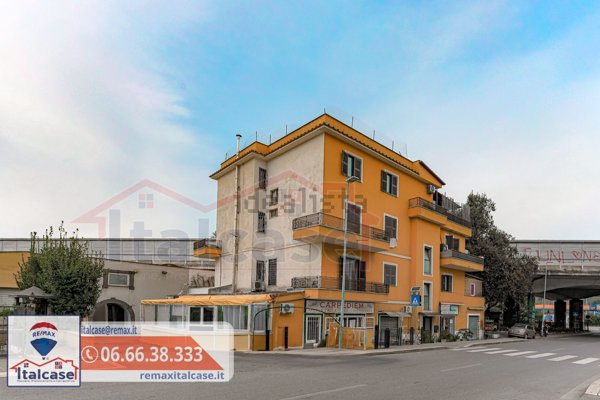 locale commerciale in vendita a Roma