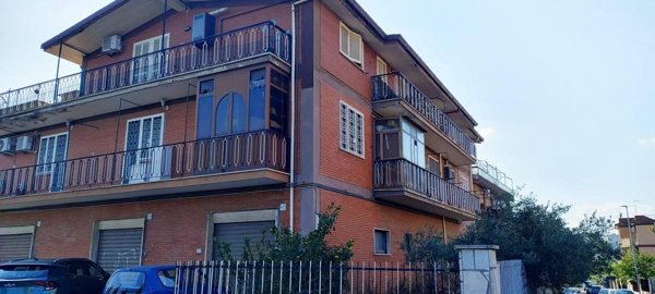 appartamento in vendita a Roma in zona Tor Bella Monaca