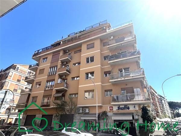 appartamento in vendita a Roma in zona Ardeatino