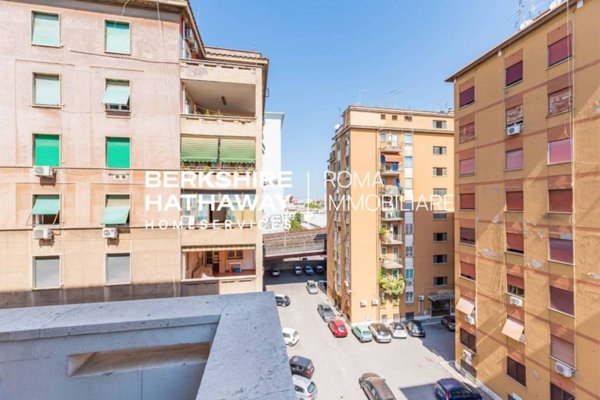 appartamento in vendita a Roma in zona Prenestino-Labicano