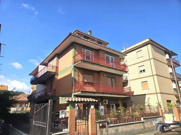 appartamento in vendita a Roma in zona Tor Bella Monaca
