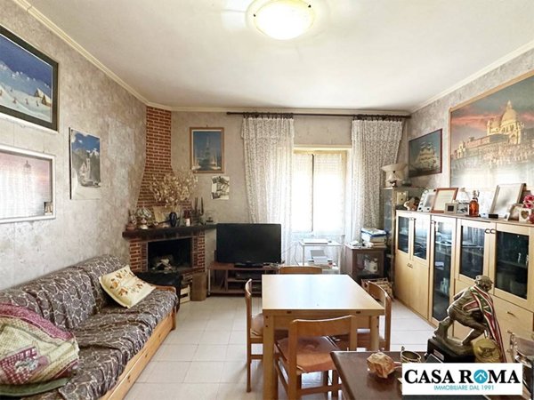appartamento in vendita a Roma in zona Valle Muricana