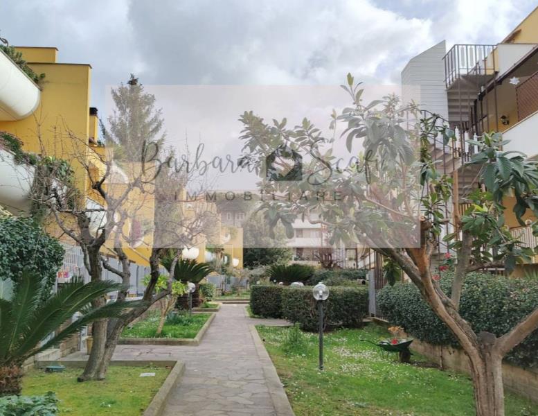 appartamento in vendita a Roma in zona Colle del Sole