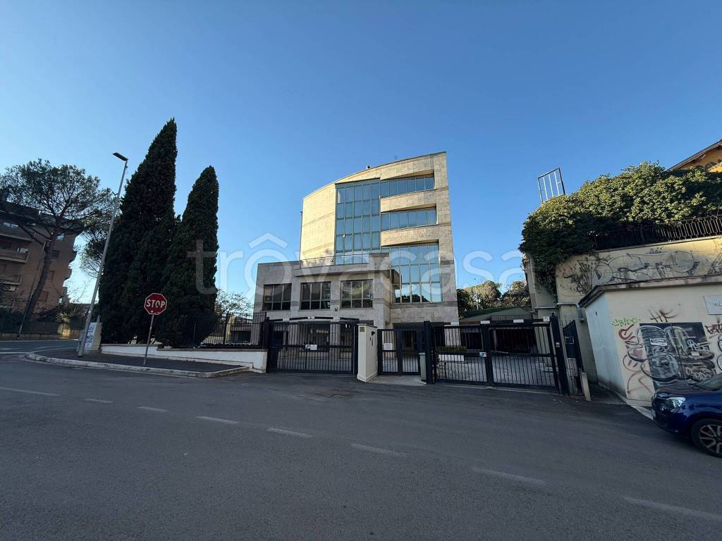 ufficio in vendita a Roma in zona Ponte Mammolo