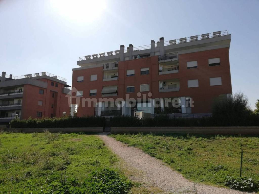 appartamento in vendita a Roma in zona Tor Cervara