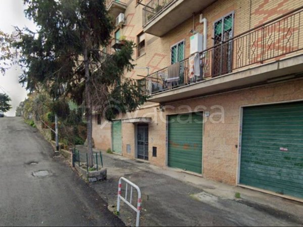 appartamento in vendita a Roma in zona Torre Angela