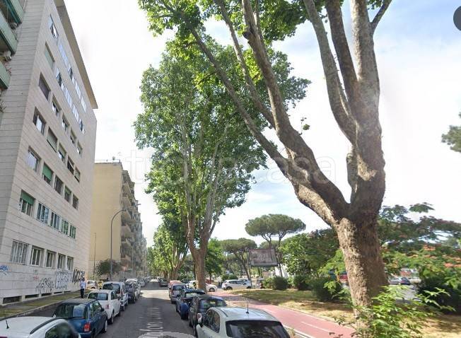 appartamento in vendita a Roma in zona EUR