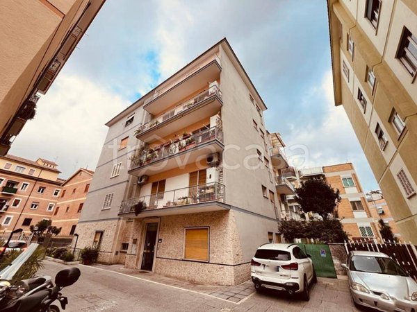 appartamento in vendita a Roma in zona Tomba di Nerone
