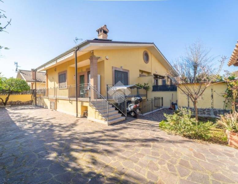 casa indipendente in vendita a Roma in zona Infernetto