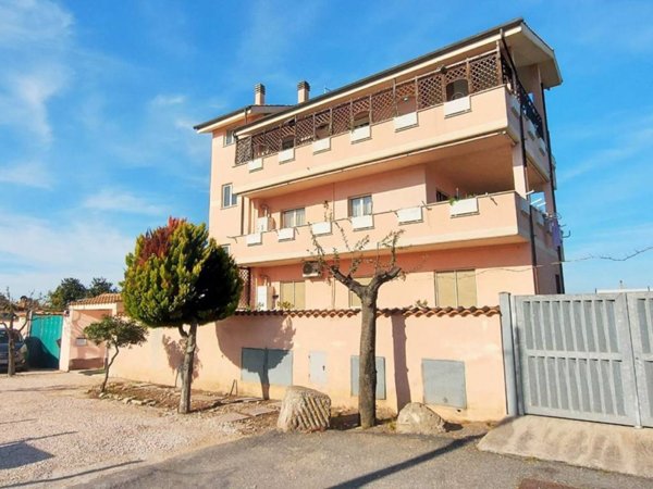 appartamento in vendita a Roma in zona Longarina