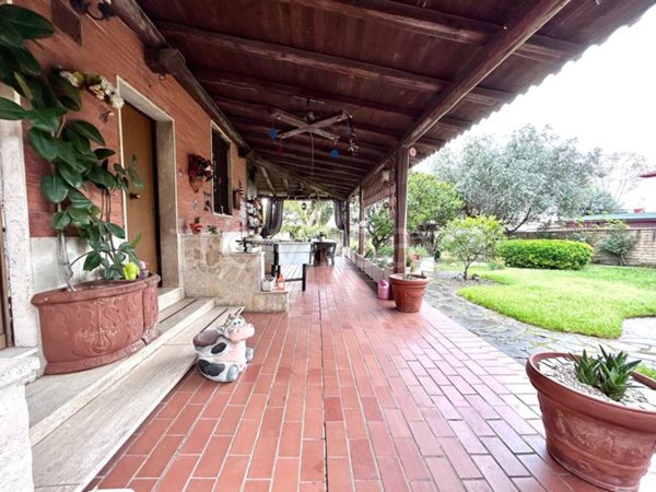 casa indipendente in vendita a Roma in zona Ostia