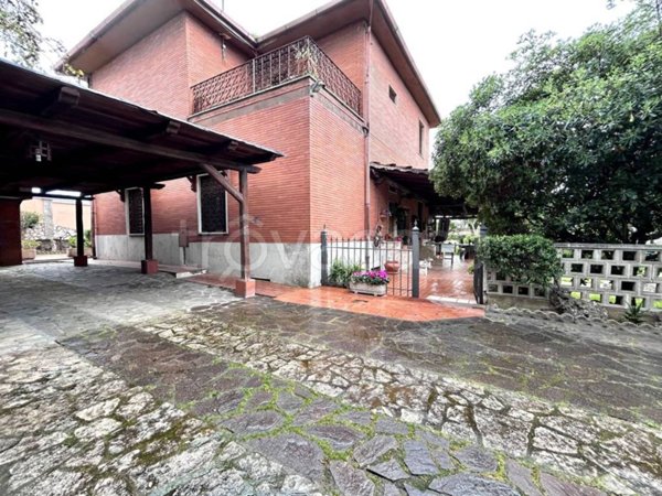 casa indipendente in vendita a Roma in zona Ostia