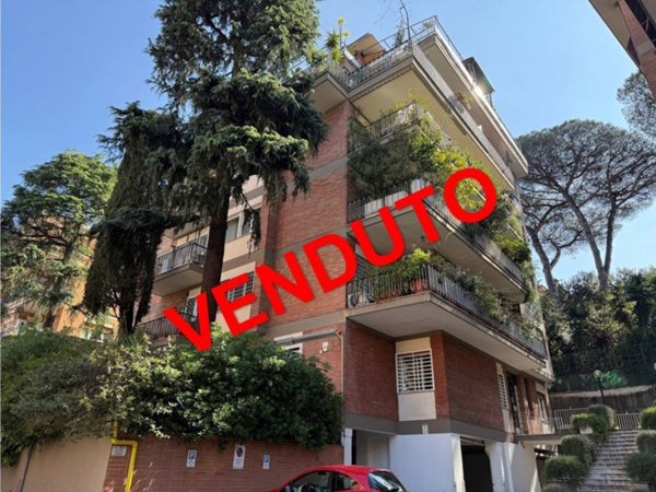 appartamento in vendita a Roma in zona Ostiense