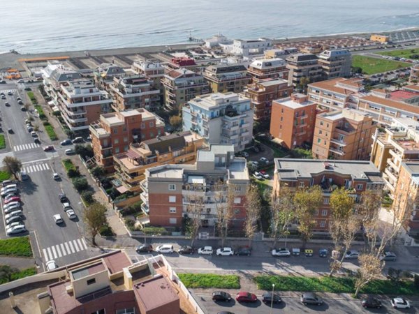 appartamento in vendita a Roma in zona Castel Fusano